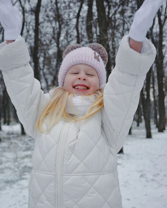 Зимова біла молочна куртка пальто