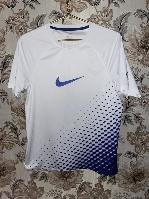 Футболка nike.