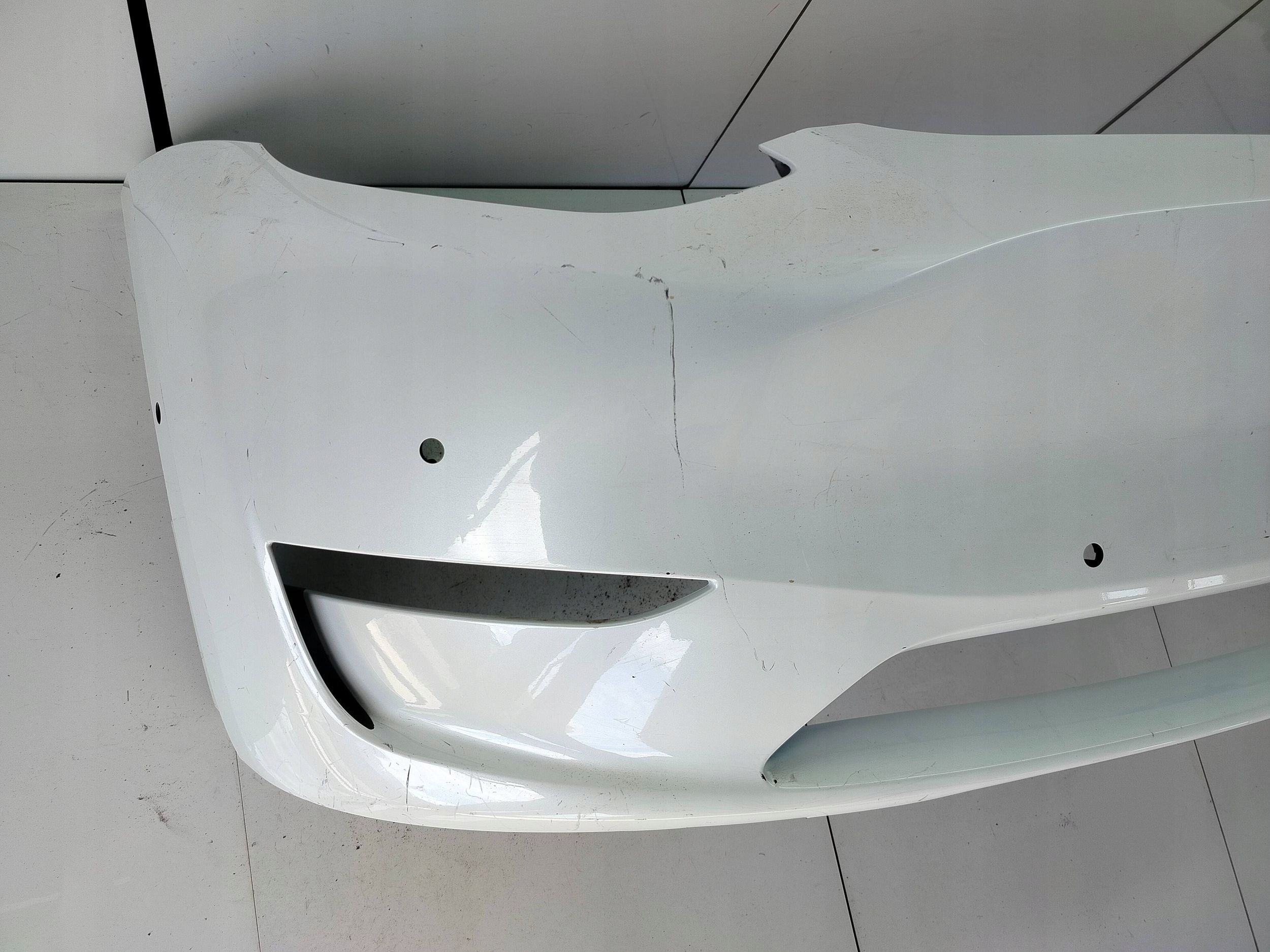 Tesla model Y 2020  z przodu zderzak przedni