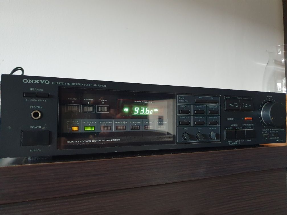 Amplituner Onkyo TX-7220