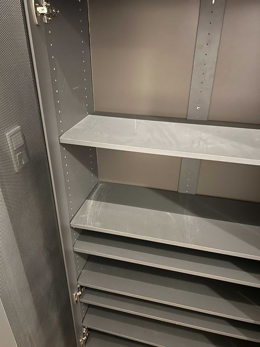 Regał szeroki VOX Lori grafit z ażurowymi frontami