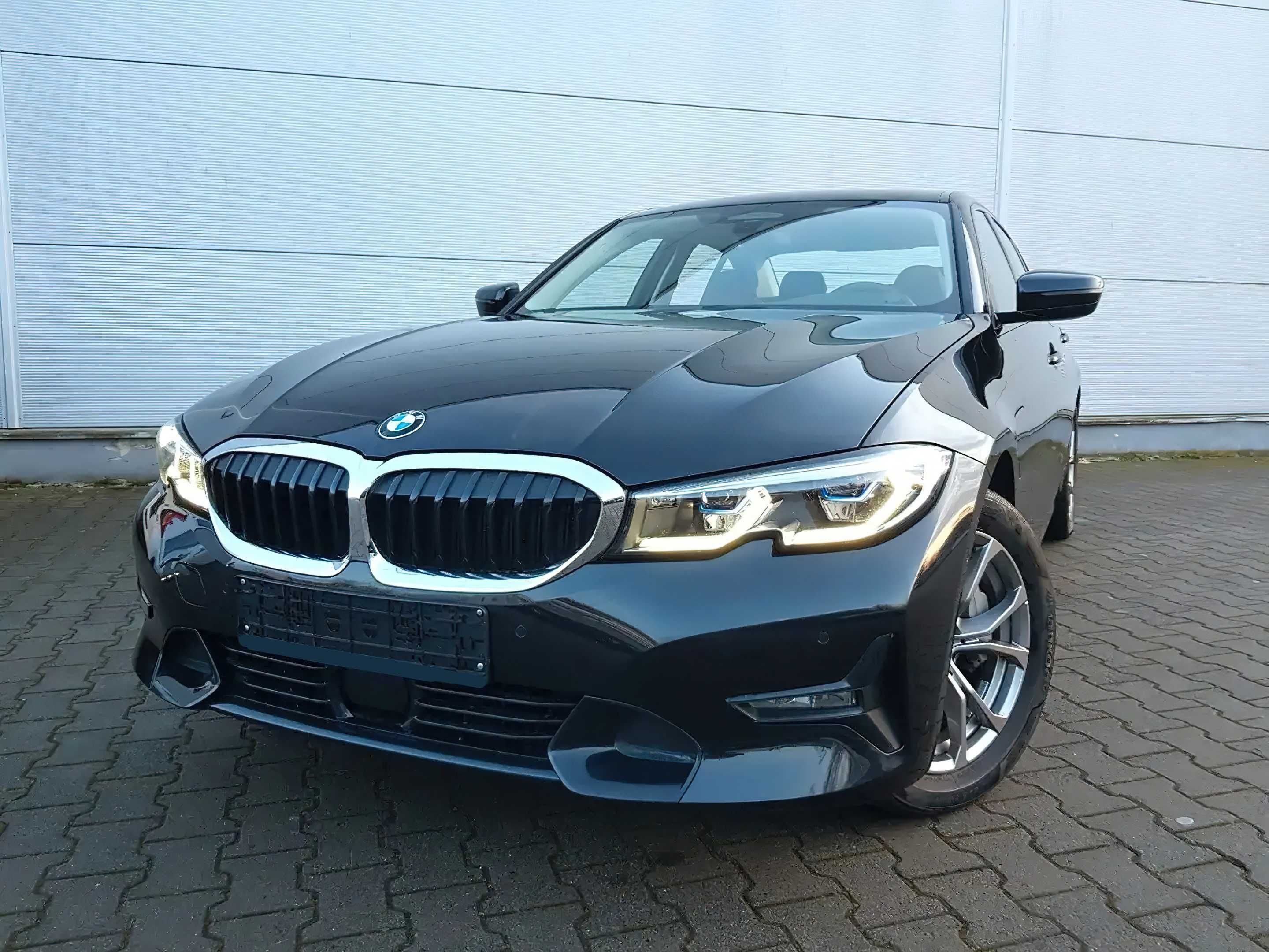 BMW     330E 2020
