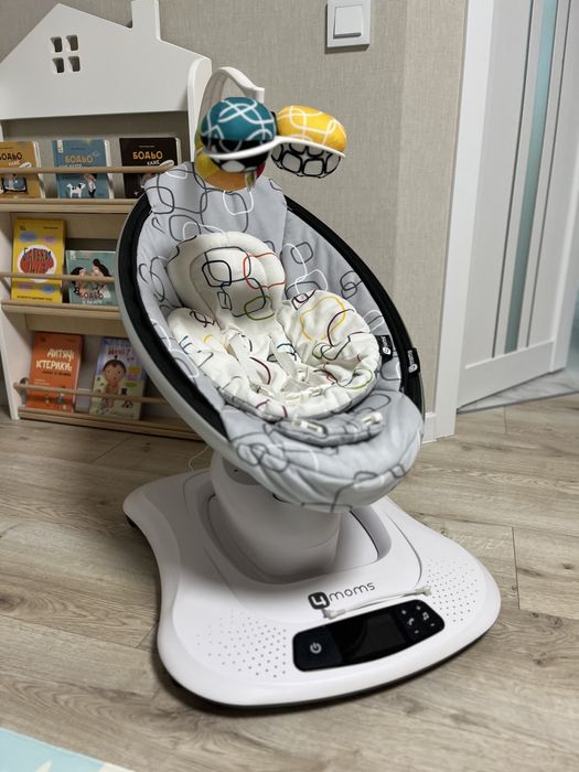 Заколисуючий центр 4moms mamaRoo 4.0