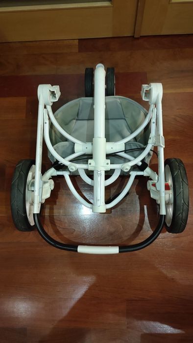 Carrinho Quinny Moodd + cadeira de papa + mesa atividades