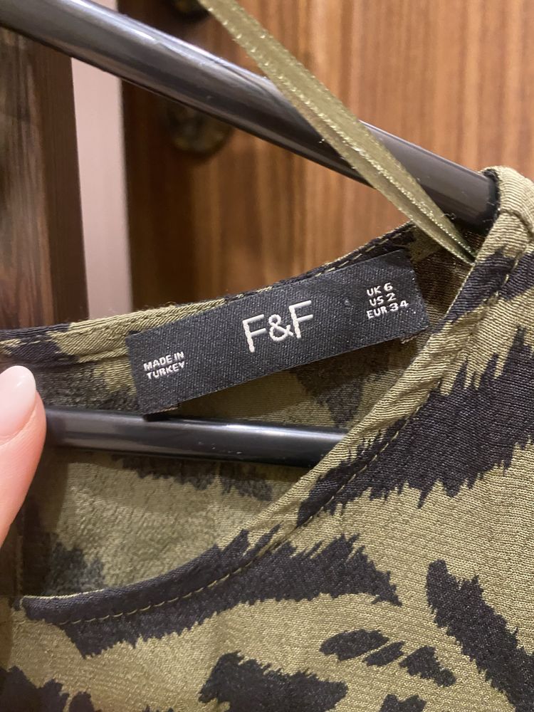 Продам сукню F&F