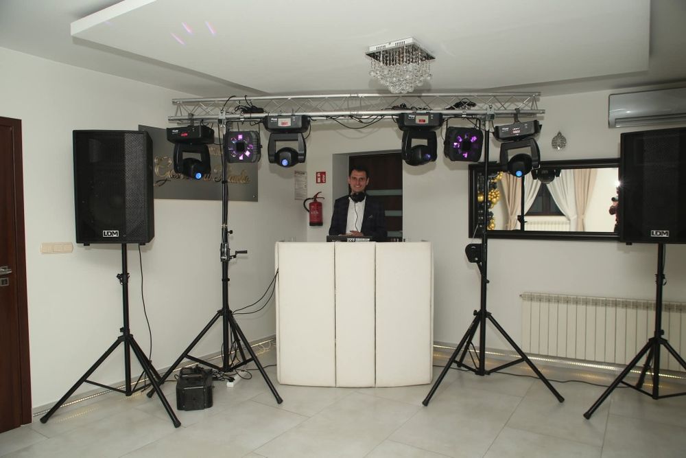 Wyprzedaż sprzęt DJ głowice ruchome, stół, parawan rampa