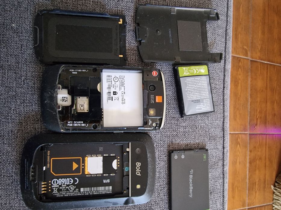 2 blackberry, 8900 e 9900