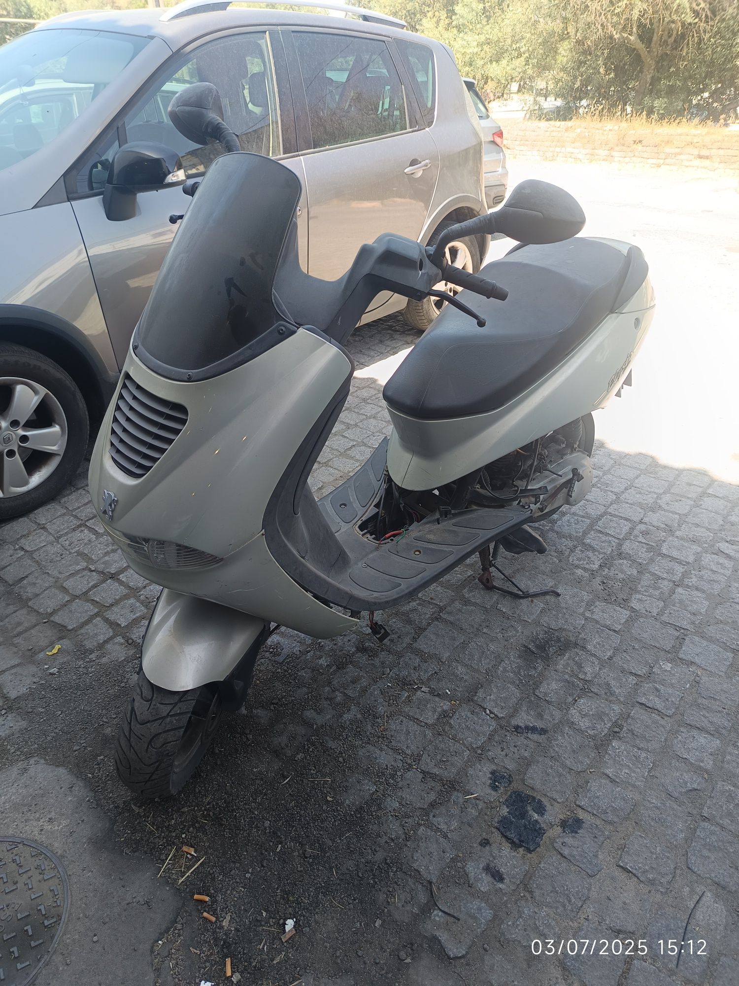 Scooter Peugeot Elyseo
