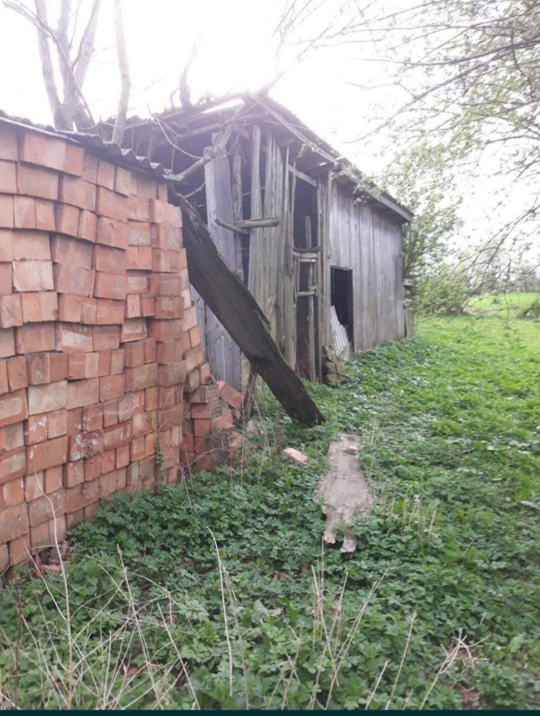 Будинк / земельна ділянка