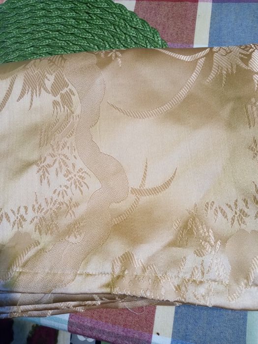 Zasłony pomarańczowe z Alby .