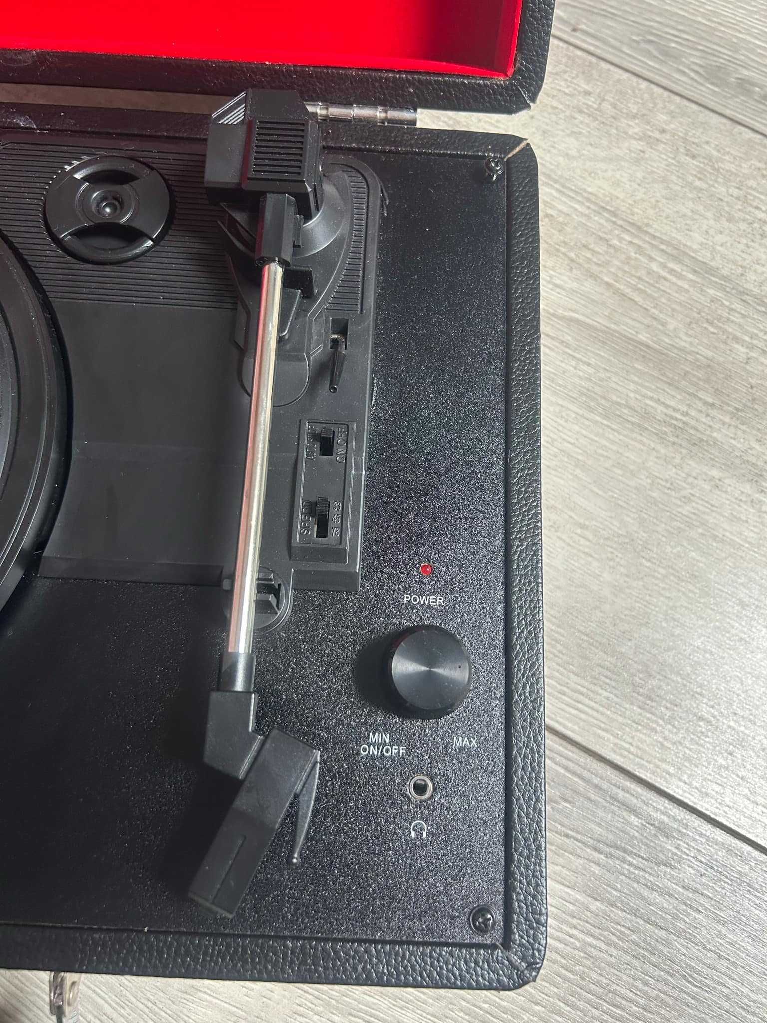 Gramofon na płyty vinylowe czarny w walizce przenośny nowy crosley