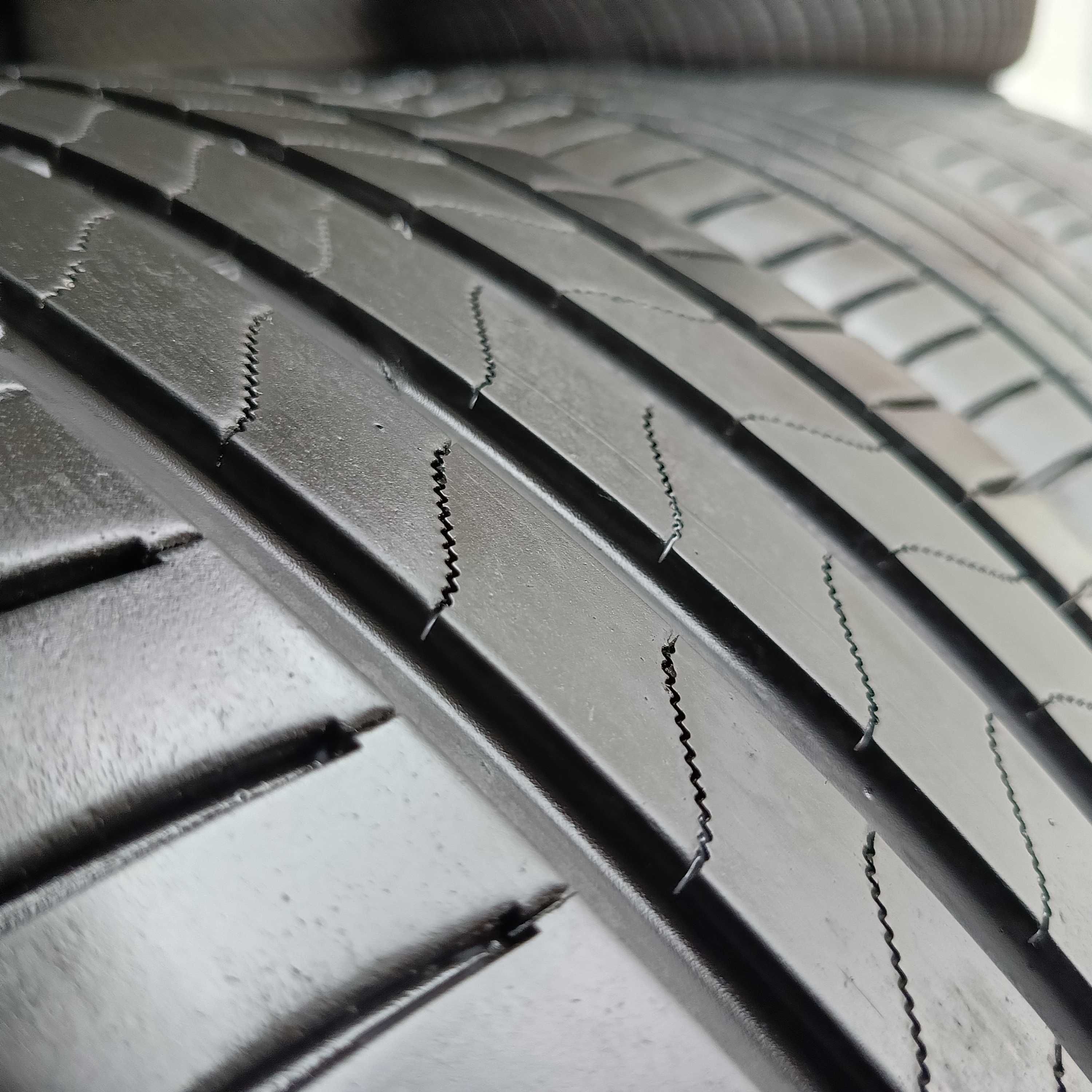 4X 225/50R17 98Y BRIDGESTONE 2023rok