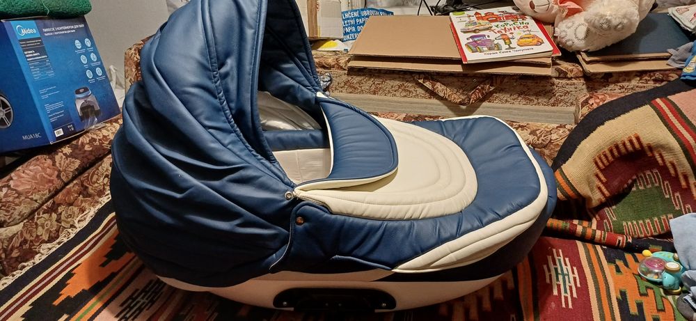 Продам всесезонную коляску 2 в 1 в очень хорошем состоянии недорого