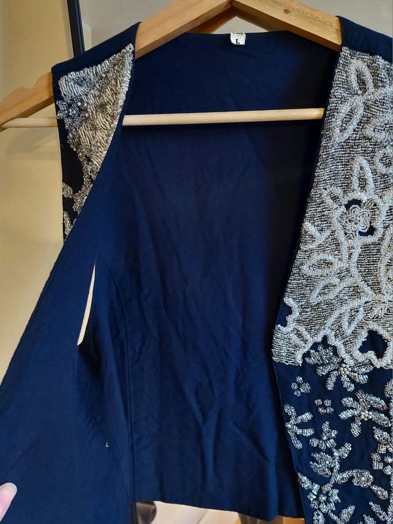 Kamizelka wyszywana cekinami koraliki cekiny czarna elegancka
