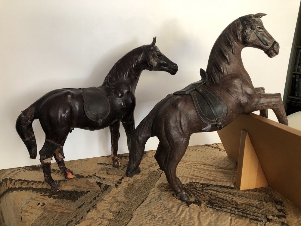 Cavalos em papier mache