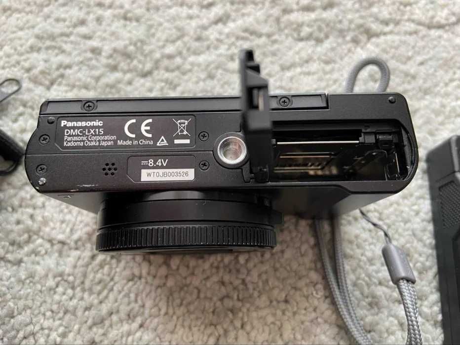 Panasonic Lumix DMC-LX15 - Aparat kompaktowy + dodatki