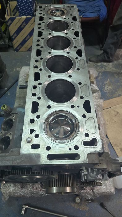 Frezowanie bloku silnika gniazd tulei Scania