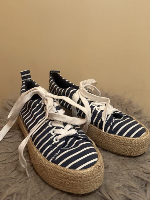 Tenisówki w paski 36