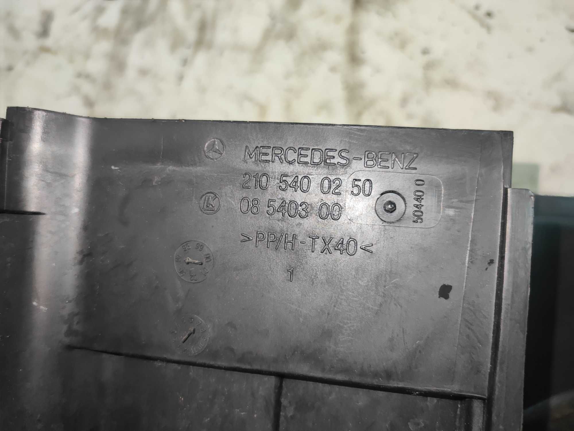 Mercedes W 210 2.2 CDI Pokrywa Obudowa Bezpieczników