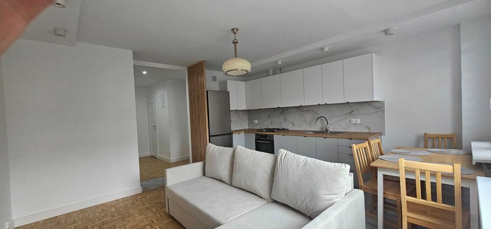 Wynajmę 3 pokojowe mieszkanie II piętro, z balkonem w bloku.