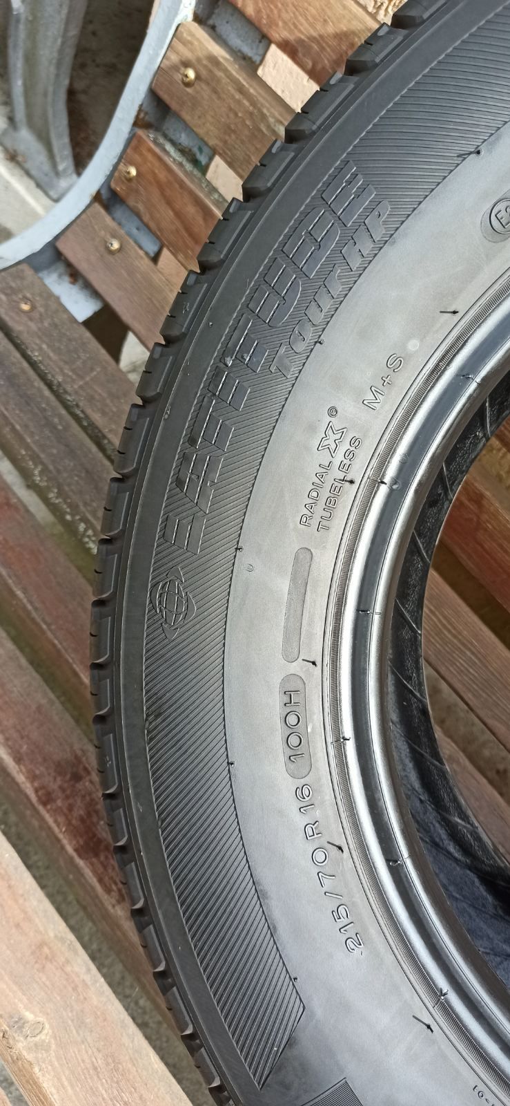 Комплект літніх шин 215 70 16  Michelin