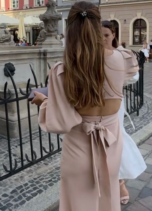 Beżowa midi sukienka kokarda na plecach bufiaste rękawy elegancka 38 M