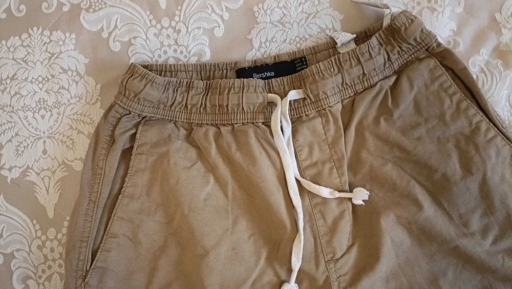 Calças beges tamanho S