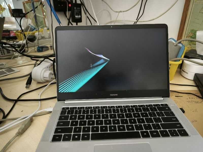 Huawei MateBook D 14 " AMD Ryzen 5 8 GB / 256 GB