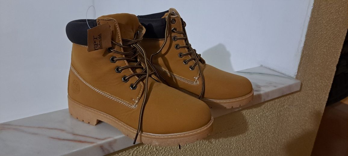 Botas Camel novas