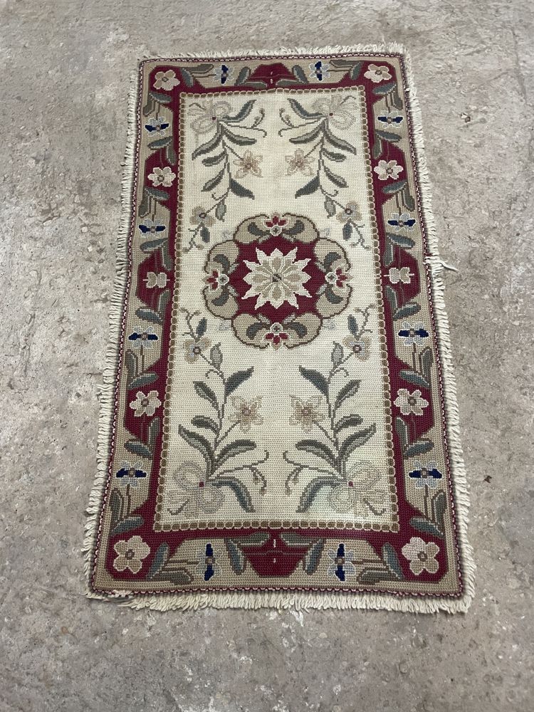 Tapete de  Arraiolos 1,50 por 0,80 com franja