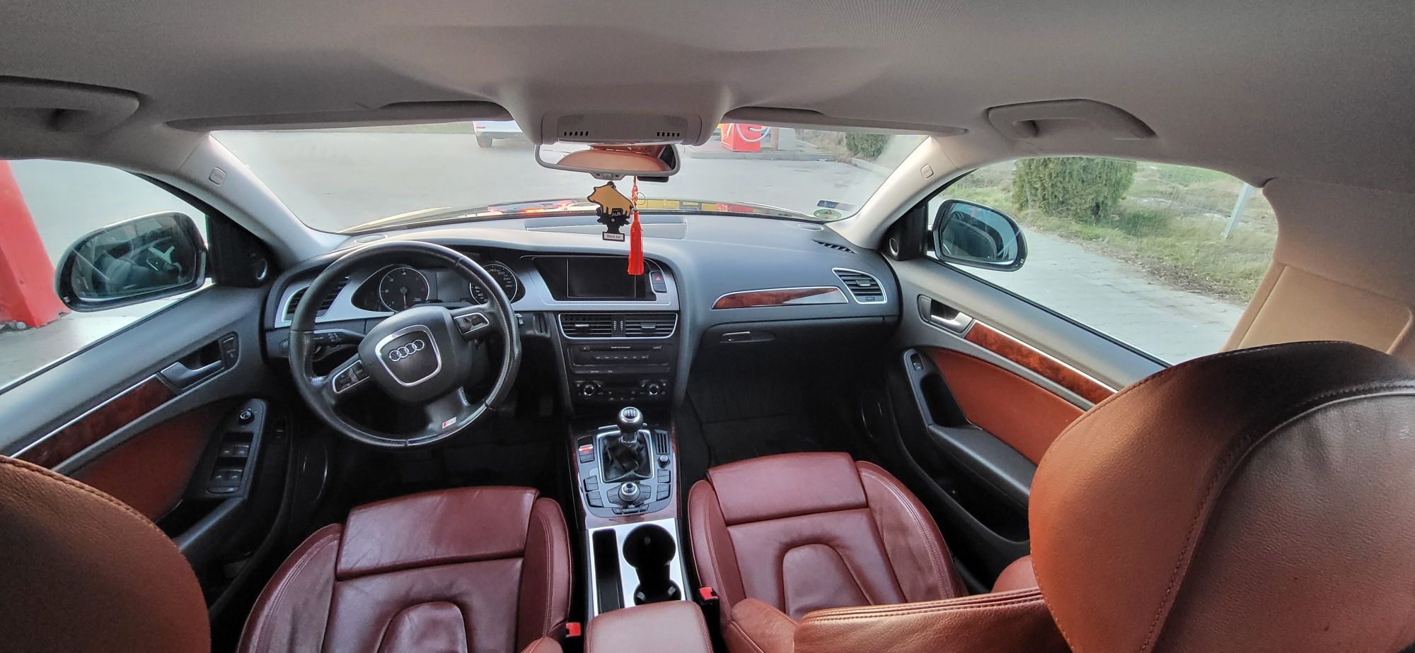 Śliczna Audi A4B8 s-line niski przebieg
