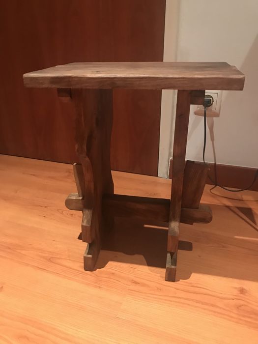 Banco em mogno outro pinho pintado branco