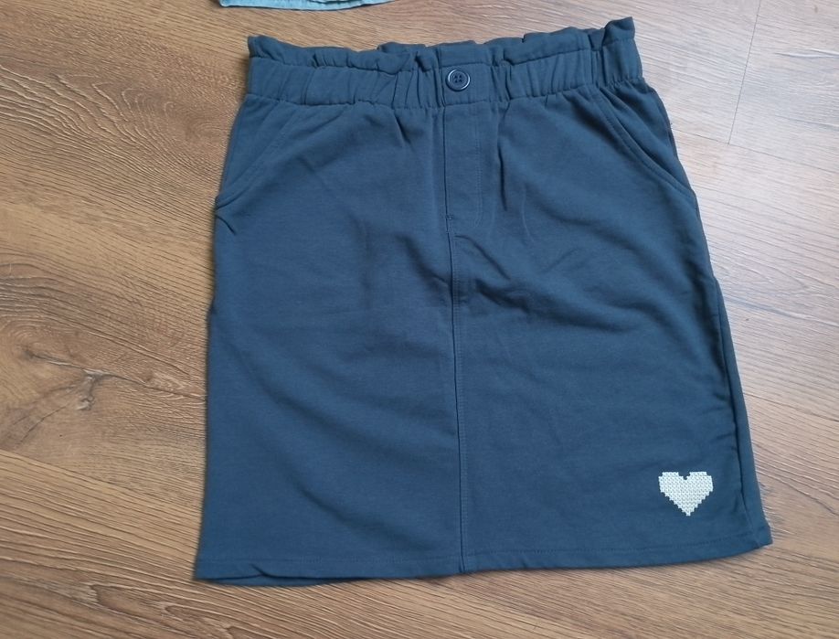Spódniczka granatowa 140/146