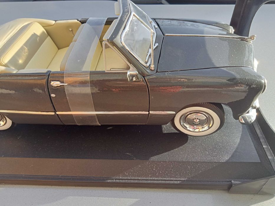 Carro de coleção Ford