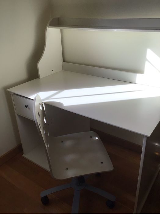 Secretaria e cadeira ikea