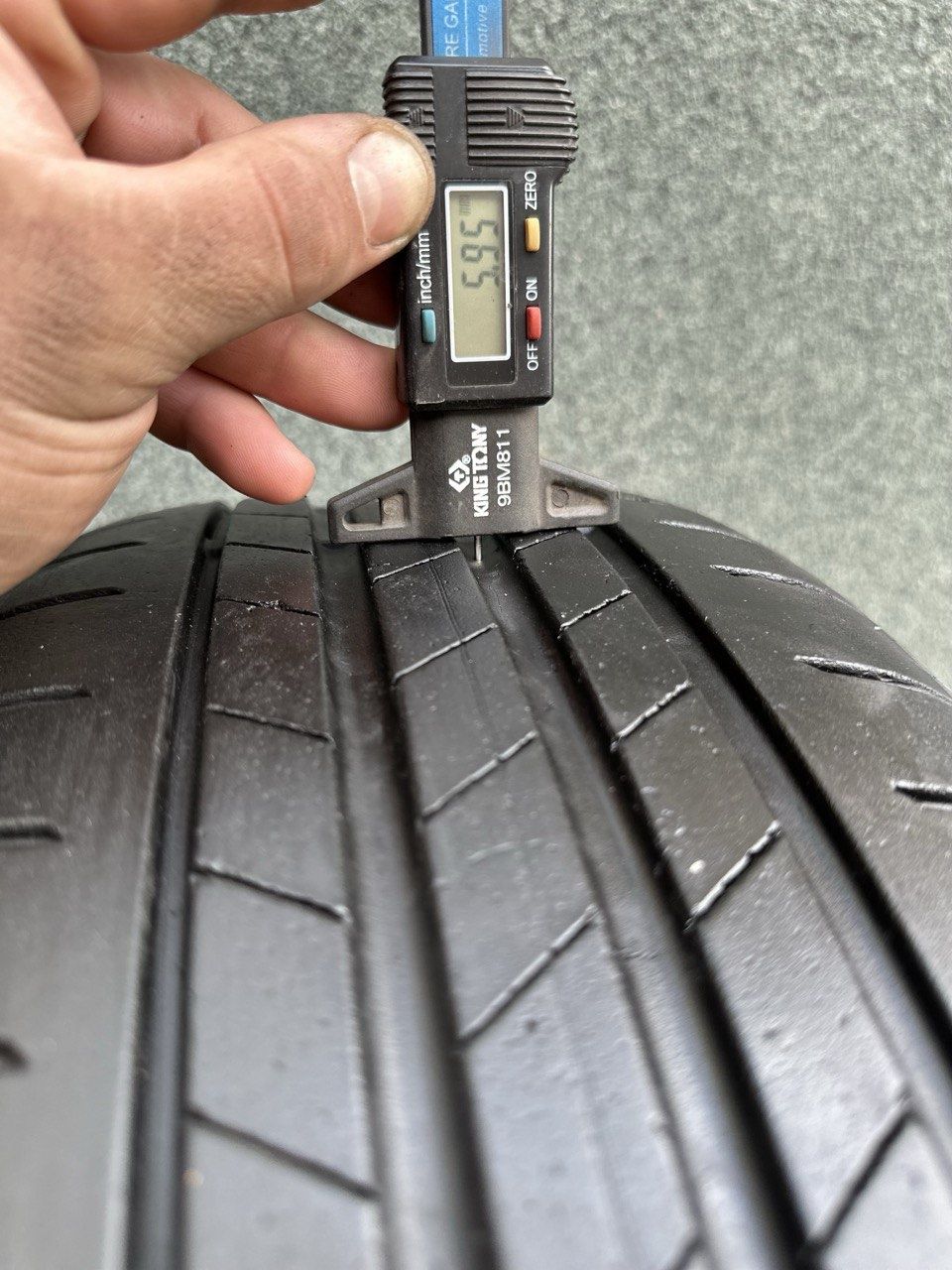 Продам пару летних шин 205/55 16 Bridgestone T0055