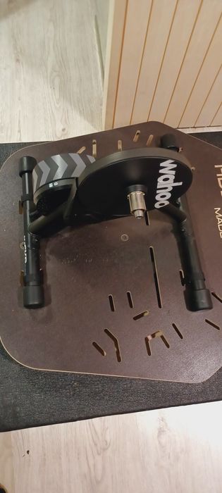Trenażer Wahoo Kick Core+Platforma HDJ Rocker+mata Wahoo+Wentylator