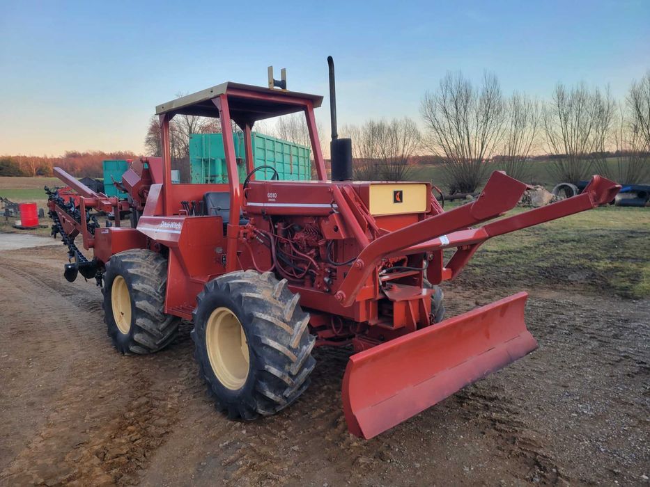 Koparka łańcuchowa Ditch Witch , Case