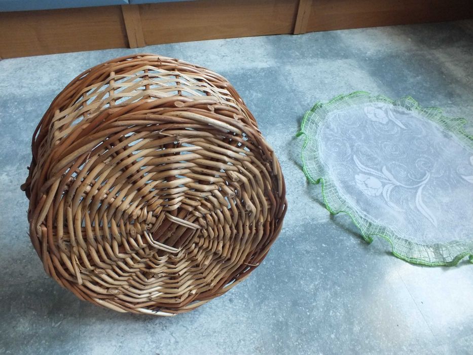 zestaw koszyk wiklina święconka Wielkanoc serwetka koszyczek 34cm prl