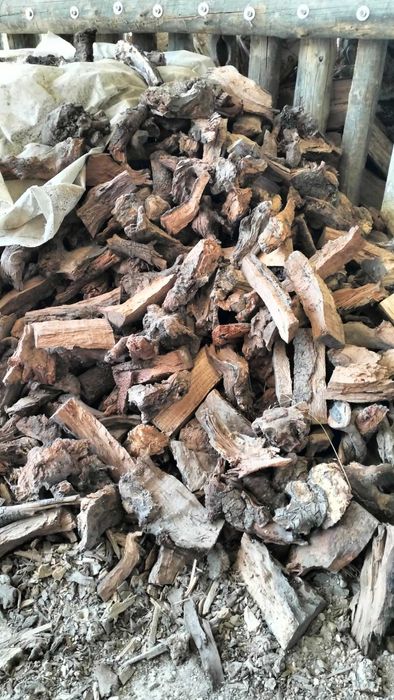 Lenha seca para lareira, recuperador e salamandra