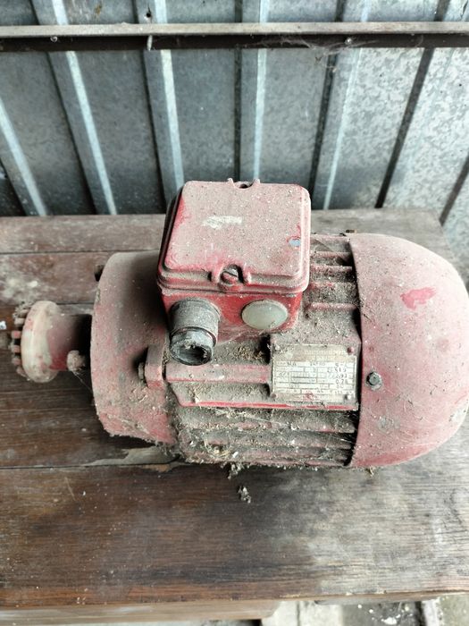 Sprzedam silnik 1.1 kw  Sprawny