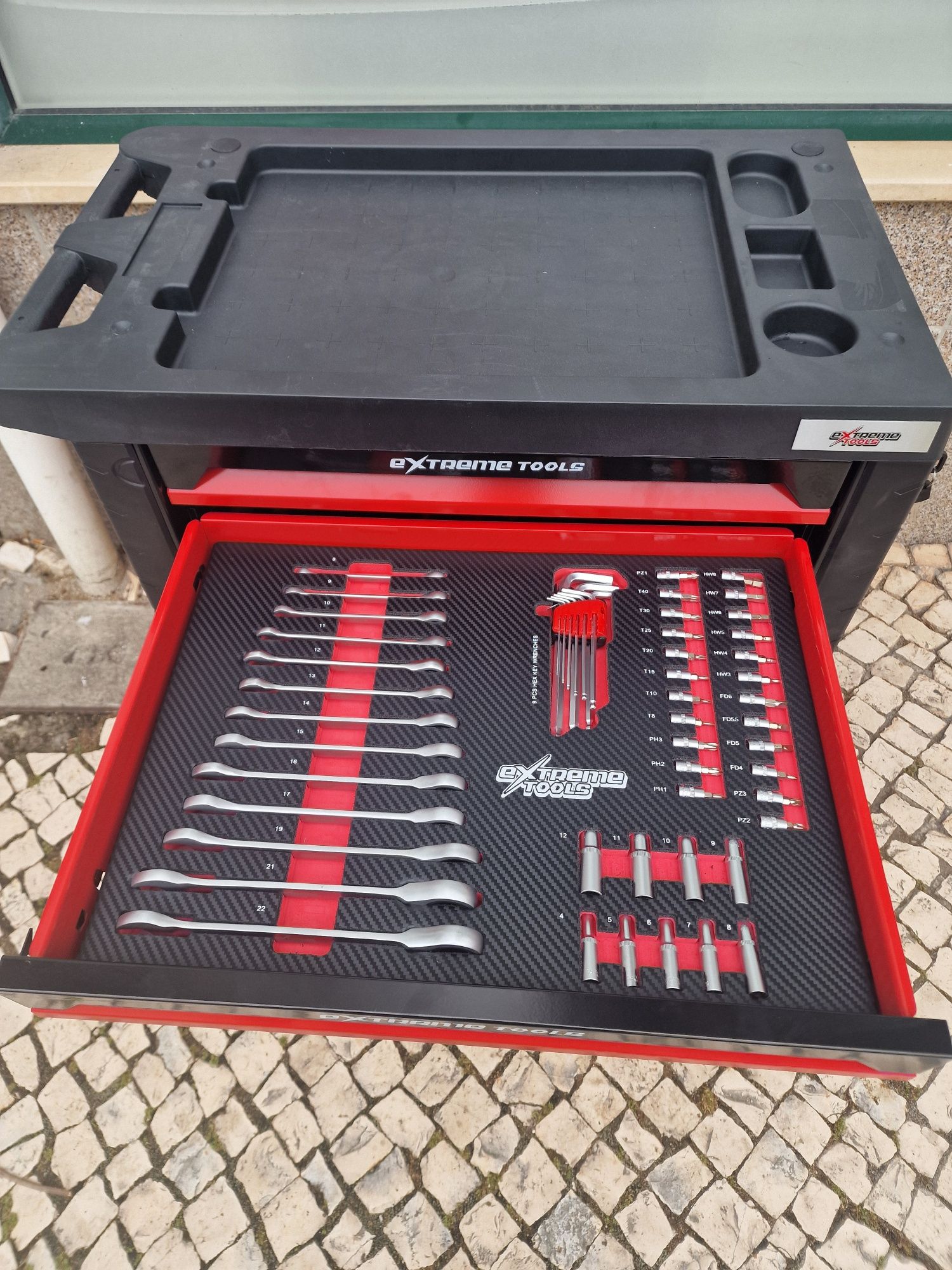 Carrinho de ferramenta + Macaco e preguiças novos