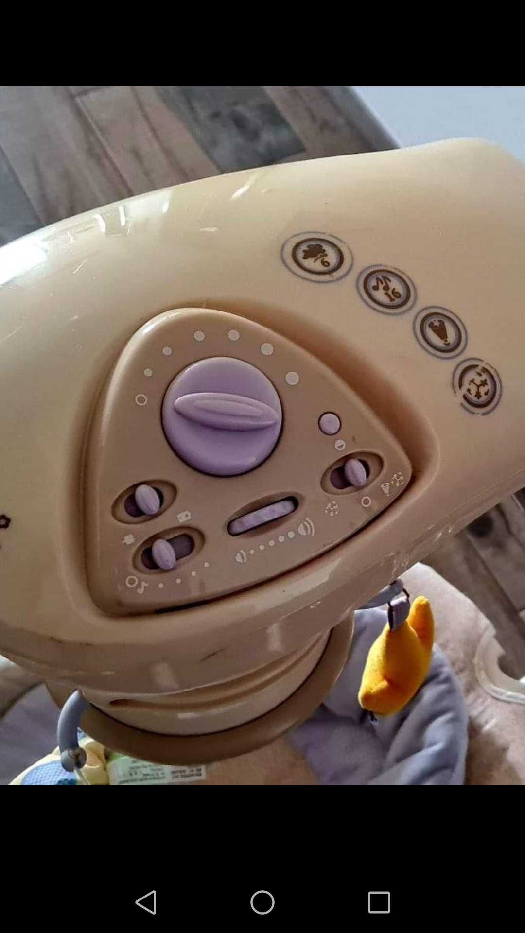 Automatyczny bujak dla dziecka Fisher Price.