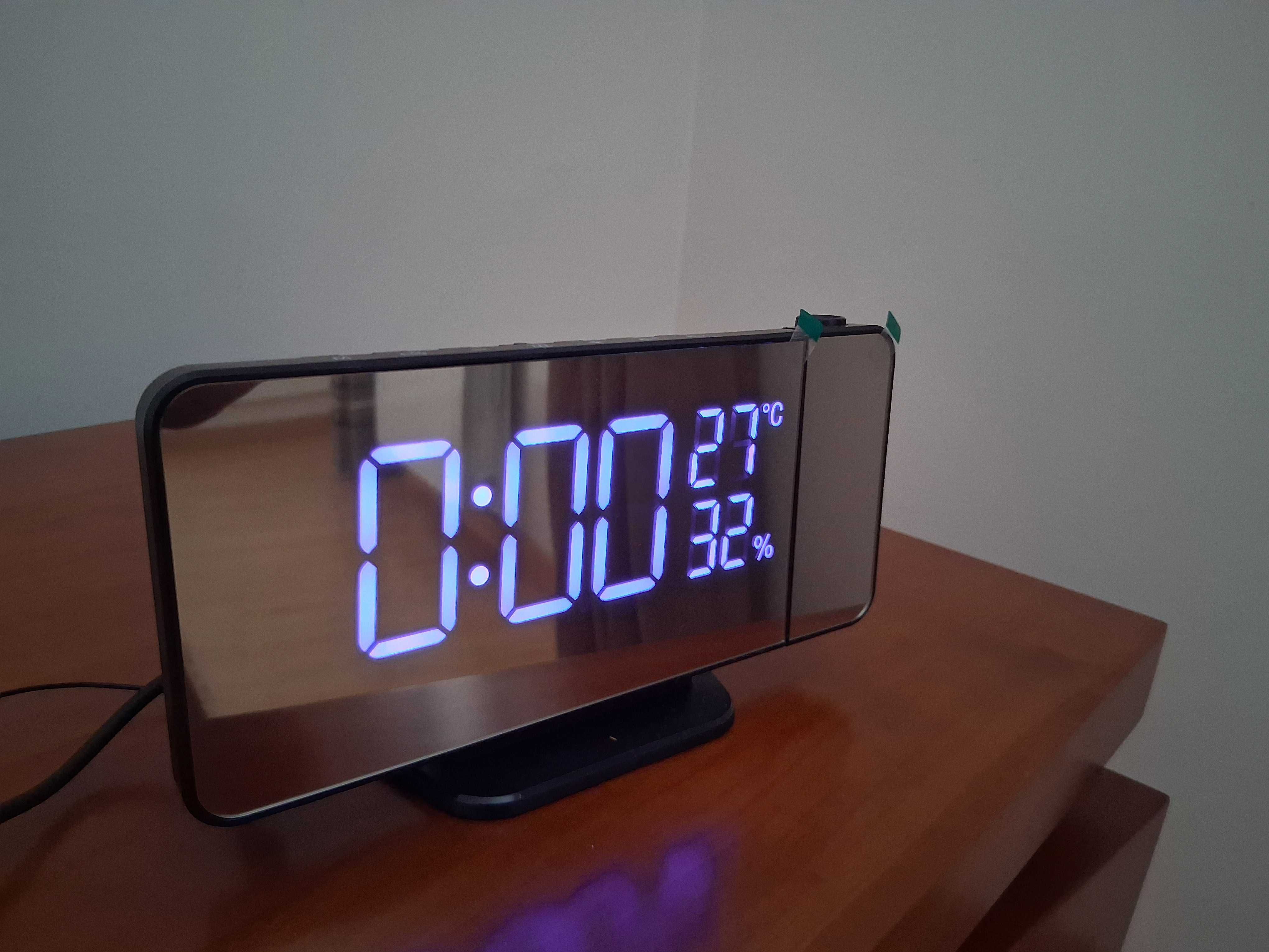 Relógio alarme digital com projector