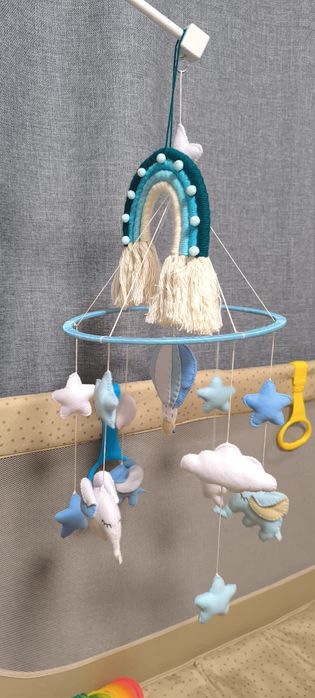 Мобіль із фетру на ліжечко