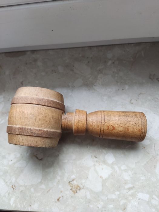 Drewniany dziadek do orzechów ścisk