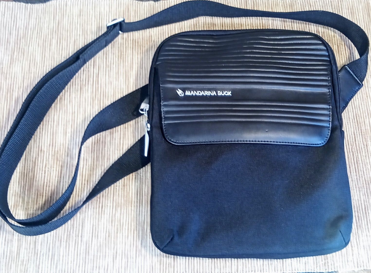 Torebka na ramię męska listonoszka czarna Mandarina Duck