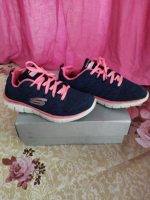 Кросівки жіночі SKECHERS