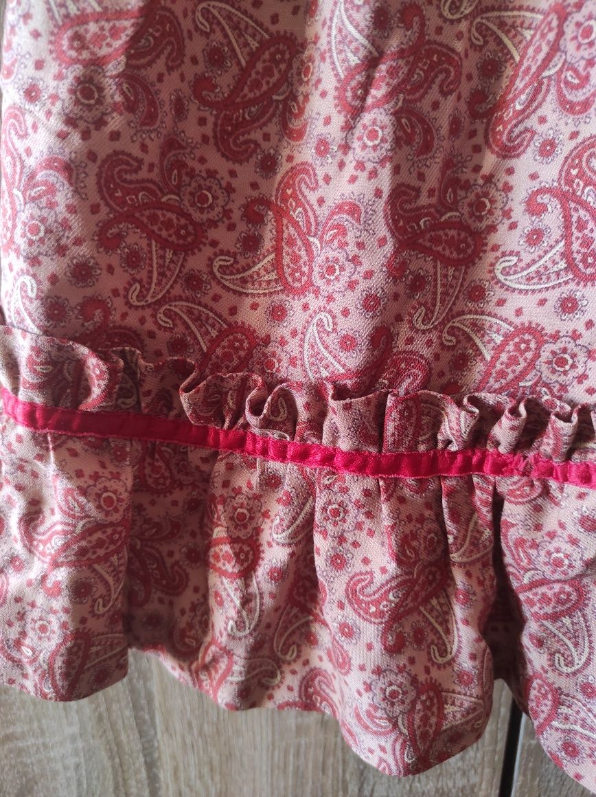 Vestido vintage com padrão paisley