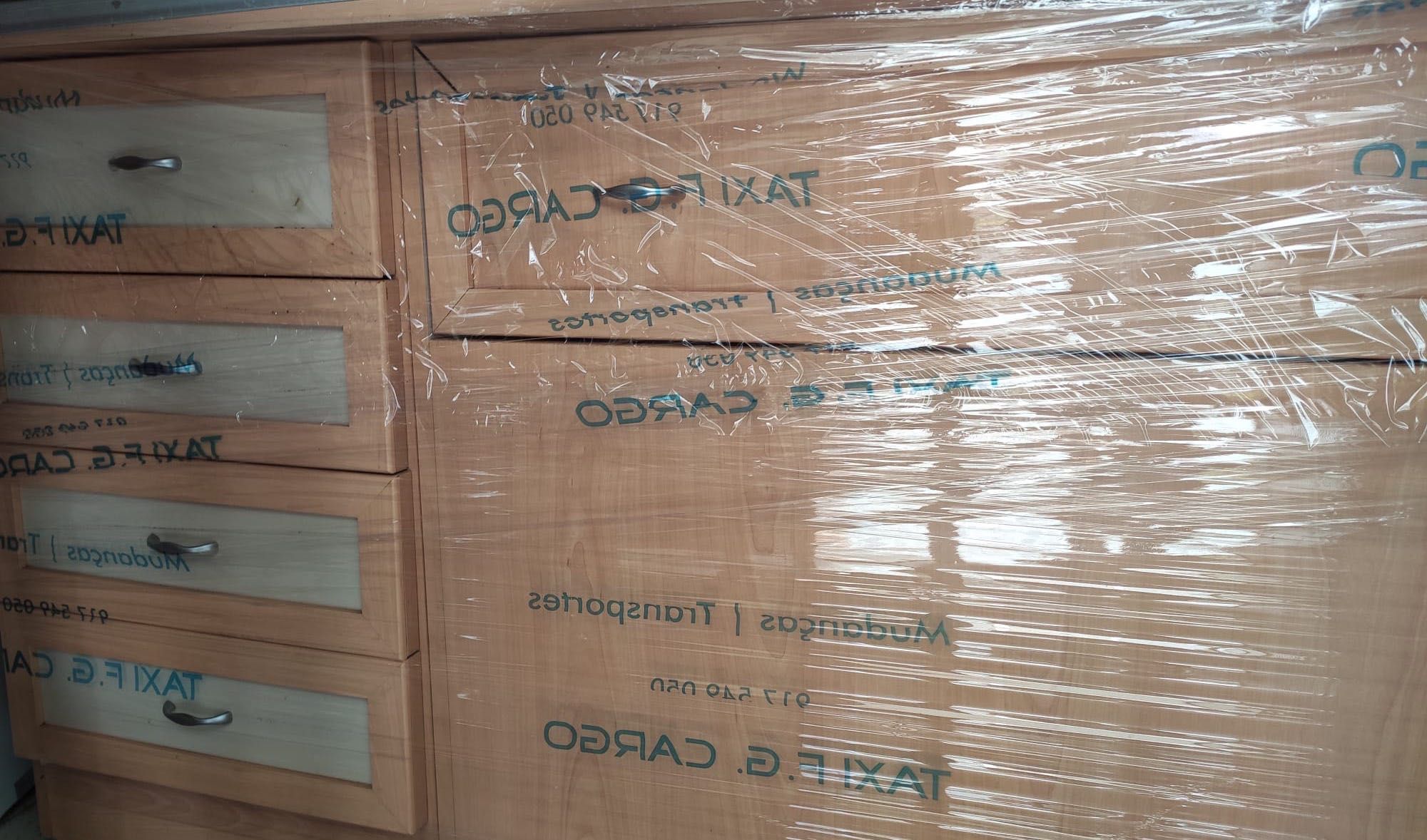 Mobiliário Quarto/studio completo (cama, secretária, guarda-roupa)
